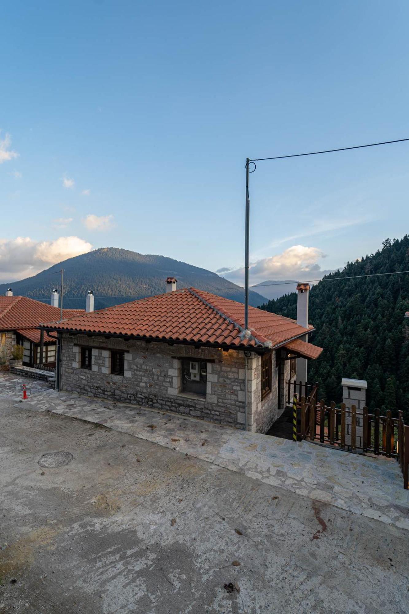 Villa Korfes-Κορφές Τριώροφη Βίλα Για Οικογένειες Και Παρέες Karpenísion Exteriör bild