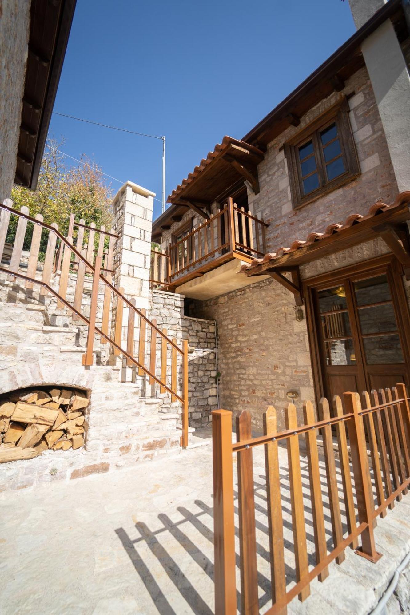Villa Korfes-Κορφές Τριώροφη Βίλα Για Οικογένειες Και Παρέες Karpenísion Exteriör bild